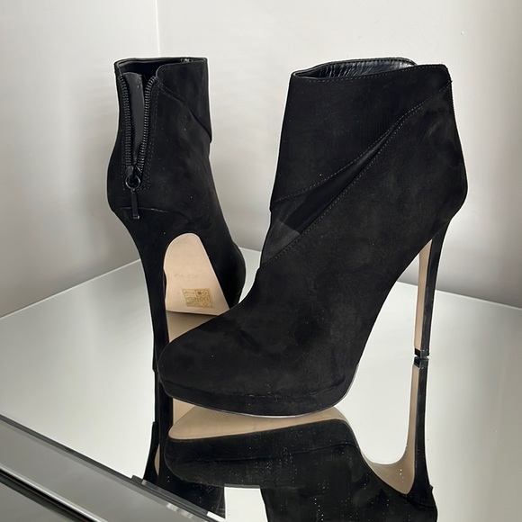Aldo Black Suede Bootie Size 8 - Picture 1 of 6